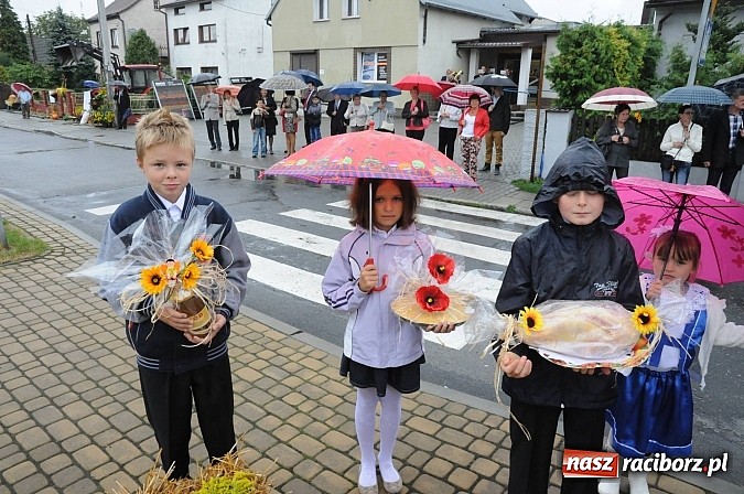 Zdjęcie w galerii na portalu naszraciborz.pl: W Tworkowie dziękowali za plony z misjonarzem wiadomości z regionu