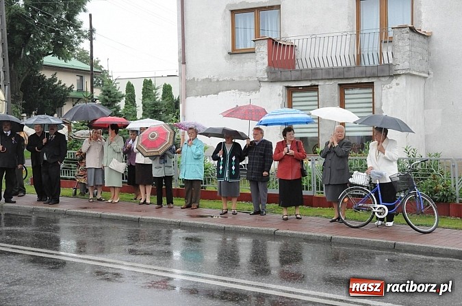 Zdjęcie w galerii na portalu naszraciborz.pl: W Tworkowie dziękowali za plony z misjonarzem wiadomości z regionu