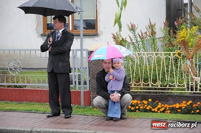 Zdjęcie w galerii na portalu naszraciborz.pl: W Tworkowie dziękowali za plony z misjonarzem wiadomości z regionu