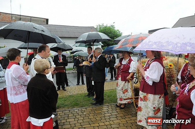 Zdjęcie w galerii na portalu naszraciborz.pl: W Tworkowie dziękowali za plony z misjonarzem wiadomości z regionu
