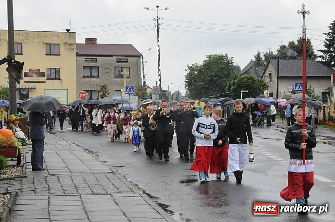 Zdjęcie w galerii na portalu naszraciborz.pl: W Tworkowie dziękowali za plony z misjonarzem wiadomości z regionu