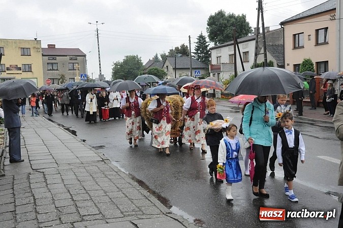 Zdjęcie w galerii na portalu naszraciborz.pl: W Tworkowie dziękowali za plony z misjonarzem wiadomości z regionu