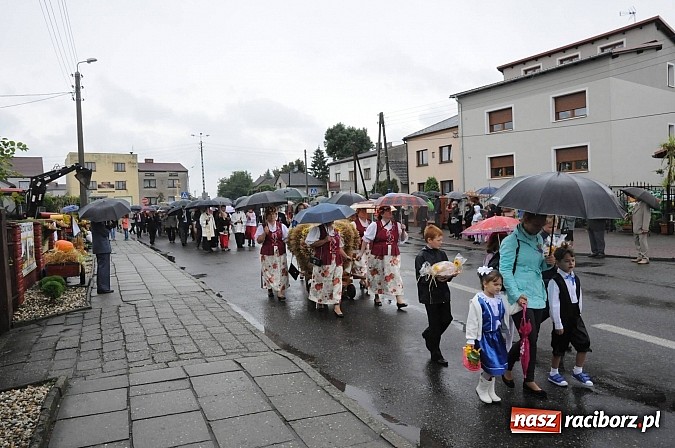 Zdjęcie w galerii na portalu naszraciborz.pl: W Tworkowie dziękowali za plony z misjonarzem wiadomości z regionu