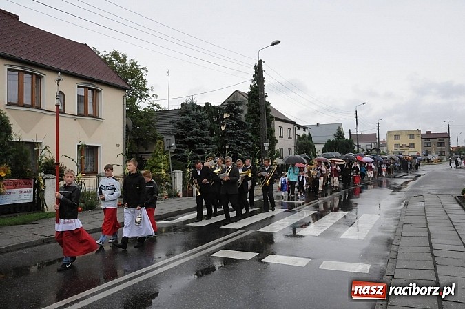 Zdjęcie w galerii na portalu naszraciborz.pl: W Tworkowie dziękowali za plony z misjonarzem wiadomości z regionu