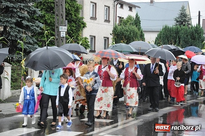 Zdjęcie w galerii na portalu naszraciborz.pl: W Tworkowie dziękowali za plony z misjonarzem wiadomości z regionu