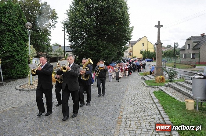 Zdjęcie w galerii na portalu naszraciborz.pl: W Tworkowie dziękowali za plony z misjonarzem wiadomości z regionu