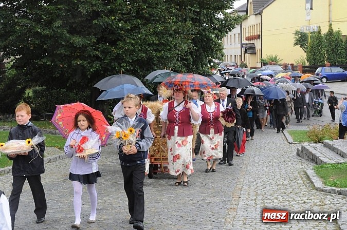 Zdjęcie w galerii na portalu naszraciborz.pl: W Tworkowie dziękowali za plony z misjonarzem wiadomości z regionu