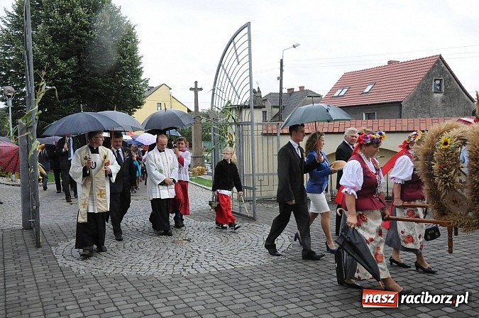 Zdjęcie w galerii na portalu naszraciborz.pl: W Tworkowie dziękowali za plony z misjonarzem wiadomości z regionu
