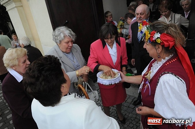 Zdjęcie w galerii na portalu naszraciborz.pl: W Tworkowie dziękowali za plony z misjonarzem wiadomości z regionu