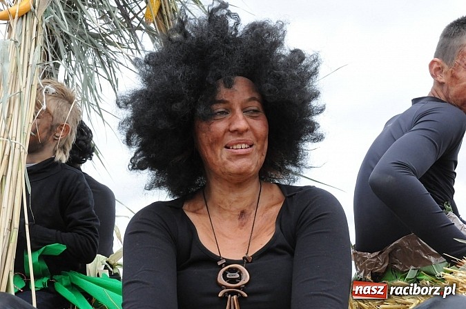 Zdjęcie w galerii na portalu naszraciborz.pl: W Pietraszynie korowód podziwiała cała wieś wiadomości z regionu