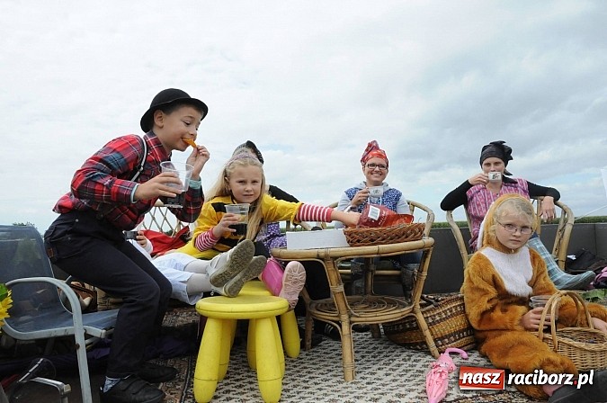 Zdjęcie w galerii na portalu naszraciborz.pl: W Pietraszynie korowód podziwiała cała wieś wiadomości z regionu