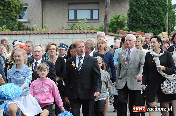 Zdjęcie w galerii na portalu naszraciborz.pl: W Pietraszynie korowód podziwiała cała wieś wiadomości z regionu