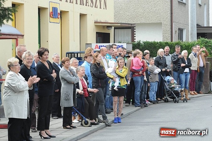 Zdjęcie w galerii na portalu naszraciborz.pl: W Pietraszynie korowód podziwiała cała wieś wiadomości z regionu