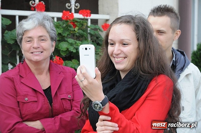 Zdjęcie w galerii na portalu naszraciborz.pl: W Pietraszynie korowód podziwiała cała wieś wiadomości z regionu