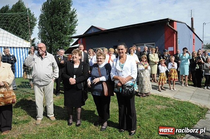 Zdjęcie w galerii na portalu naszraciborz.pl: W Pietraszynie korowód podziwiała cała wieś wiadomości z regionu