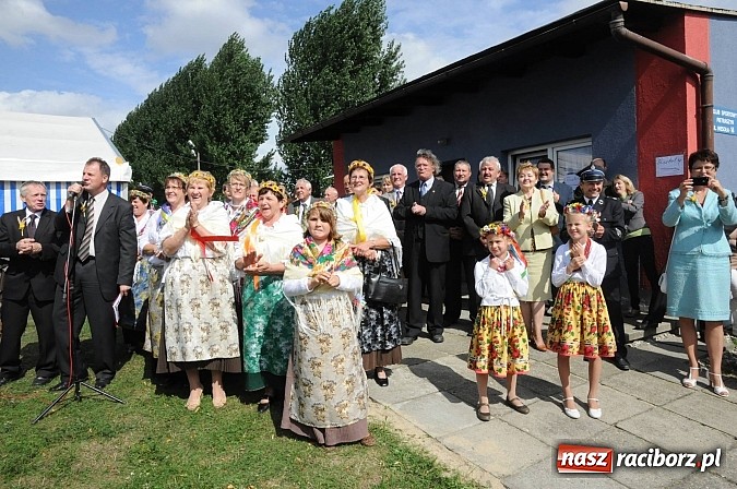 Zdjęcie w galerii na portalu naszraciborz.pl: W Pietraszynie korowód podziwiała cała wieś wiadomości z regionu