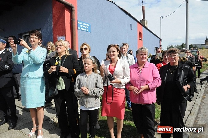 Zdjęcie w galerii na portalu naszraciborz.pl: W Pietraszynie korowód podziwiała cała wieś wiadomości z regionu