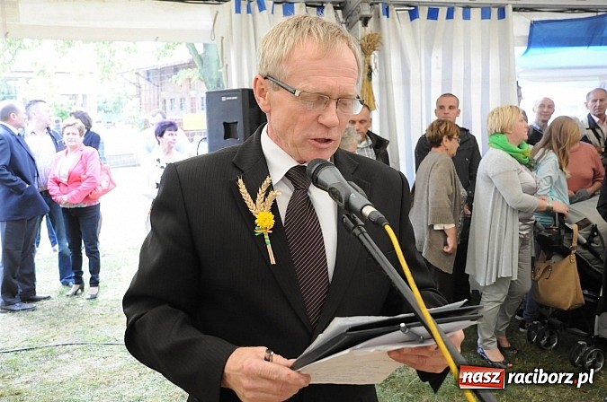 Zdjęcie w galerii na portalu naszraciborz.pl: W Pietraszynie korowód podziwiała cała wieś wiadomości z regionu