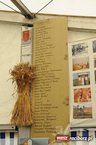 Zdjęcie w galerii na portalu naszraciborz.pl: W Pietraszynie korowód podziwiała cała wieś wiadomości z regionu