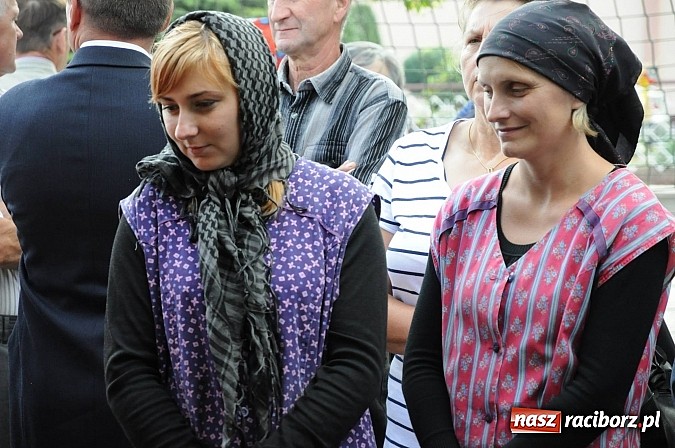 Zdjęcie w galerii na portalu naszraciborz.pl: W Pietraszynie korowód podziwiała cała wieś wiadomości z regionu