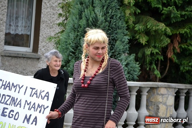 Zdjęcie w galerii na portalu naszraciborz.pl: Owsiszcze świętowały z Nową Wioską wiadomości z regionu