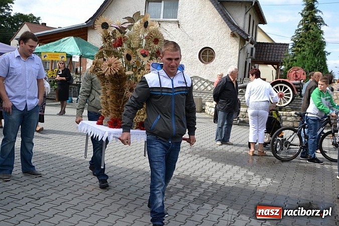 Zdjęcie w galerii na portalu naszraciborz.pl: Owsiszcze świętowały z Nową Wioską wiadomości z regionu