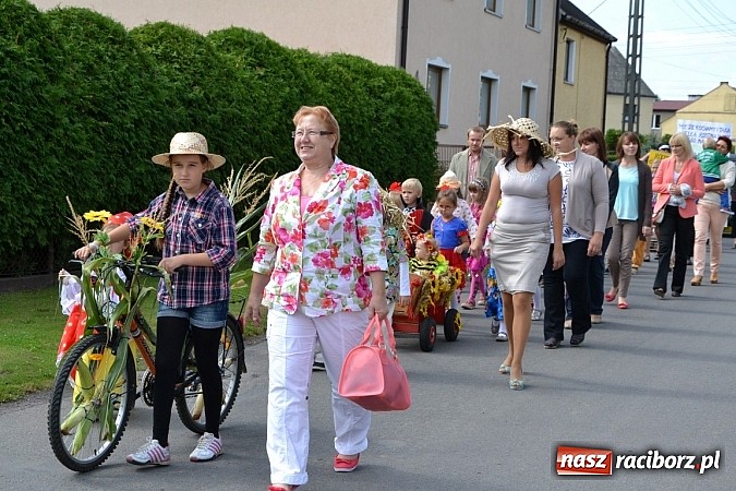 Zdjęcie w galerii na portalu naszraciborz.pl: Owsiszcze świętowały z Nową Wioską wiadomości z regionu