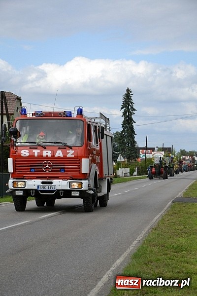 Zdjęcie w galerii na portalu naszraciborz.pl: Zabełków - na znak pokoju wypuścili gołębie wiadomości z regionu