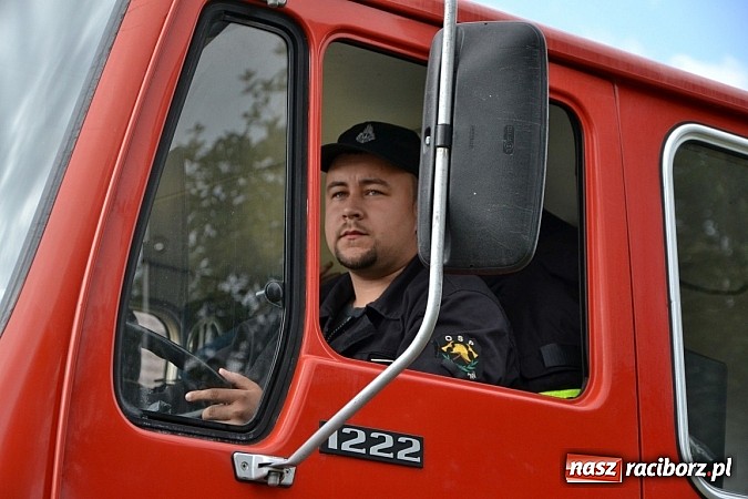 Zdjęcie w galerii na portalu naszraciborz.pl: Zabełków - na znak pokoju wypuścili gołębie wiadomości z regionu