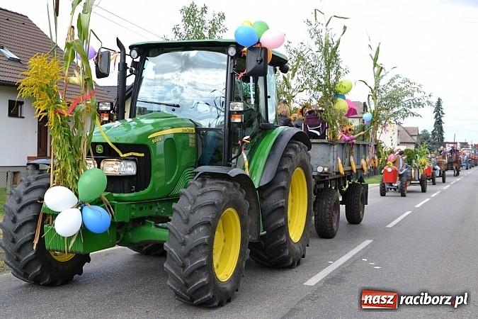 Zdjęcie w galerii na portalu naszraciborz.pl: Zabełków - na znak pokoju wypuścili gołębie wiadomości z regionu