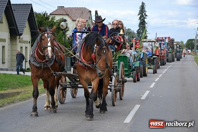Zdjęcie w galerii na portalu naszraciborz.pl: Zabełków - na znak pokoju wypuścili gołębie wiadomości z regionu