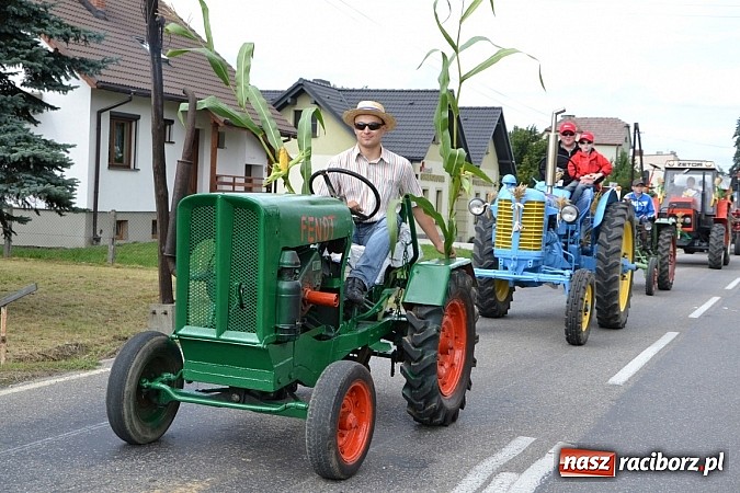 Zdjęcie w galerii na portalu naszraciborz.pl: Zabełków - na znak pokoju wypuścili gołębie wiadomości z regionu