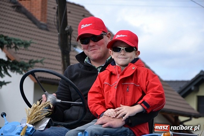 Zdjęcie w galerii na portalu naszraciborz.pl: Zabełków - na znak pokoju wypuścili gołębie wiadomości z regionu