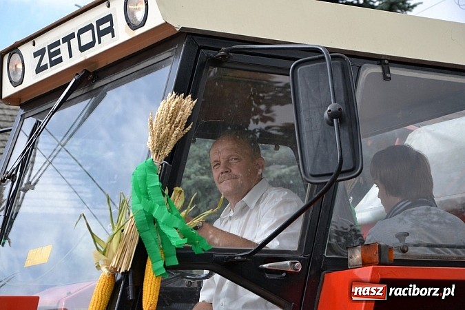 Zdjęcie w galerii na portalu naszraciborz.pl: Zabełków - na znak pokoju wypuścili gołębie wiadomości z regionu