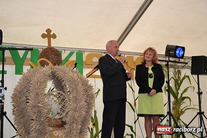 Zdjęcie w galerii na portalu naszraciborz.pl: Zabełków - na znak pokoju wypuścili gołębie wiadomości z regionu