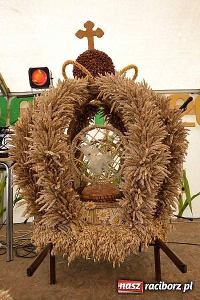 Zdjęcie w galerii na portalu naszraciborz.pl: Zabełków - na znak pokoju wypuścili gołębie wiadomości z regionu