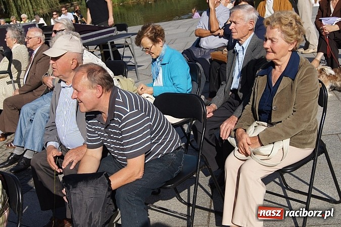 Zdjęcie w galerii na portalu naszraciborz.pl: W parku zagrała Plania wraz z Agnieszką Porwoł wiadomości z regionu