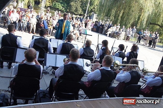 Zdjęcie w galerii na portalu naszraciborz.pl: W parku zagrała Plania wraz z Agnieszką Porwoł wiadomości z regionu