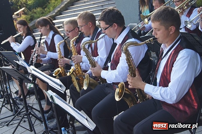 Zdjęcie w galerii na portalu naszraciborz.pl: W parku zagrała Plania wraz z Agnieszką Porwoł wiadomości z regionu