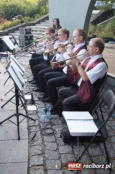 Zdjęcie w galerii na portalu naszraciborz.pl: W parku zagrała Plania wraz z Agnieszką Porwoł wiadomości z regionu