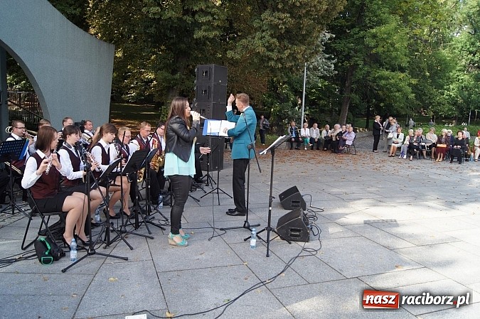 Zdjęcie w galerii na portalu naszraciborz.pl: W parku zagrała Plania wraz z Agnieszką Porwoł wiadomości z regionu