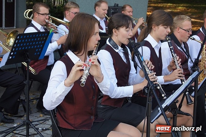 Zdjęcie w galerii na portalu naszraciborz.pl: W parku zagrała Plania wraz z Agnieszką Porwoł wiadomości z regionu
