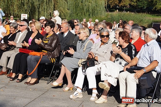 Zdjęcie w galerii na portalu naszraciborz.pl: W parku zagrała Plania wraz z Agnieszką Porwoł wiadomości z regionu
