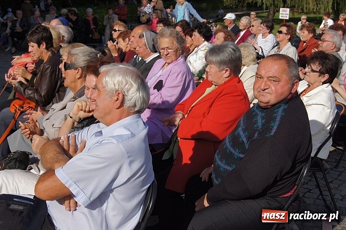 Zdjęcie w galerii na portalu naszraciborz.pl: W parku zagrała Plania wraz z Agnieszką Porwoł wiadomości z regionu
