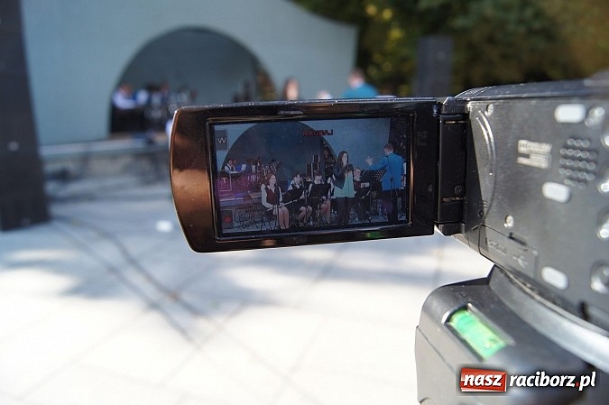 Zdjęcie w galerii na portalu naszraciborz.pl: W parku zagrała Plania wraz z Agnieszką Porwoł wiadomości z regionu