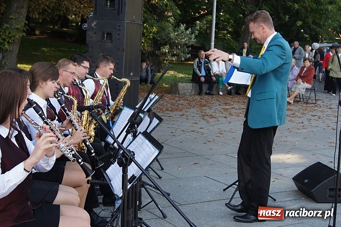 Zdjęcie w galerii na portalu naszraciborz.pl: W parku zagrała Plania wraz z Agnieszką Porwoł wiadomości z regionu