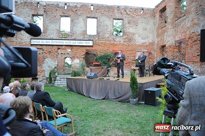 Zdjęcie w galerii na portalu naszraciborz.pl: Łubowice. Podróż sentymentalna z Martą Klubowicz i artystami Piwnicy pod Baranami wiadomości z regionu