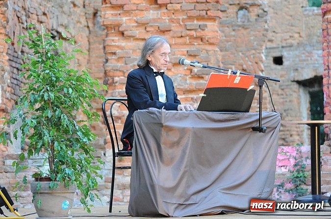 Zdjęcie w galerii na portalu naszraciborz.pl: Łubowice. Podróż sentymentalna z Martą Klubowicz i artystami Piwnicy pod Baranami wiadomości z regionu