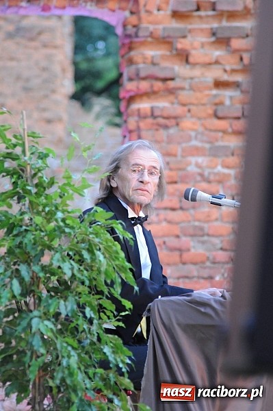 Zdjęcie w galerii na portalu naszraciborz.pl: Łubowice. Podróż sentymentalna z Martą Klubowicz i artystami Piwnicy pod Baranami wiadomości z regionu