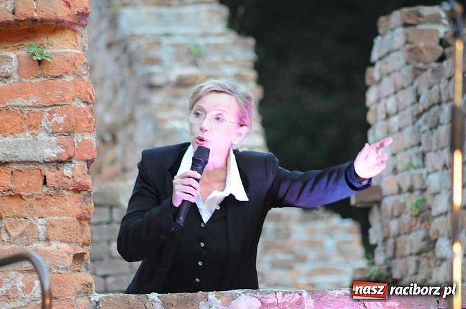 Zdjęcie w galerii na portalu naszraciborz.pl: Łubowice. Podróż sentymentalna z Martą Klubowicz i artystami Piwnicy pod Baranami wiadomości z regionu